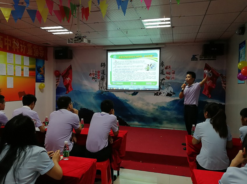 7月21夢委會張海澤主席組織全體中科員工家人學(xué)習(xí)了平安文化的宣傳畫